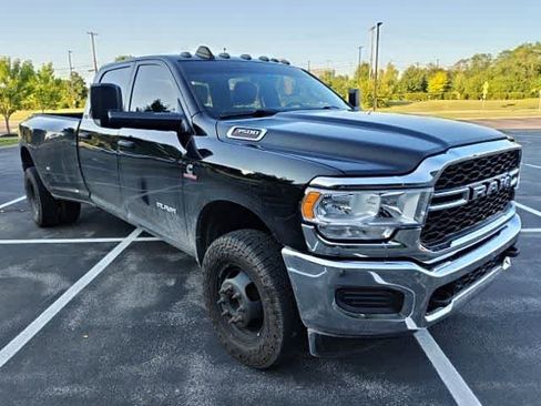 Used 2022 RAM 3500 Tradesman w/ Chrome Appearance Group AWD/4WD image 2