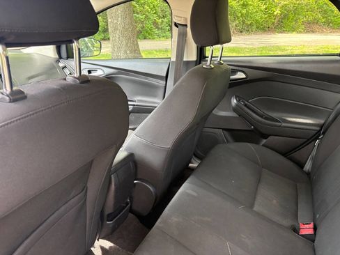 Used 2017 Ford Focus SE FWD image 18