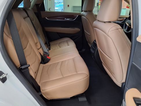Used 2018 Cadillac XT5 Platinum w/ Driver Assist Package AWD/4WD image 14
