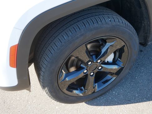 Used 2023 Jeep Grand Cherokee Limited w/ Black Appearance Package image 16