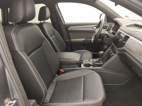 Used 2023 Volkswagen Atlas Cross Sport SE FWD image 21