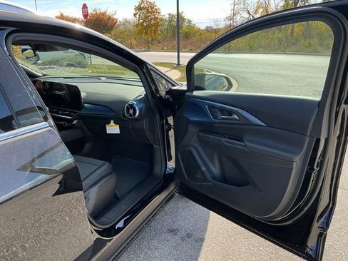 New 2026 Chevrolet Equinox EV LT image 14