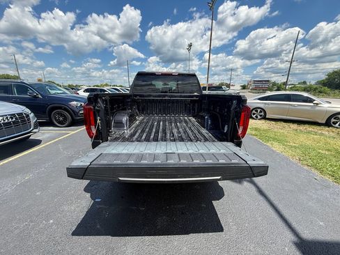 Used 2024 GMC Sierra 1500 SLT RWD image 5