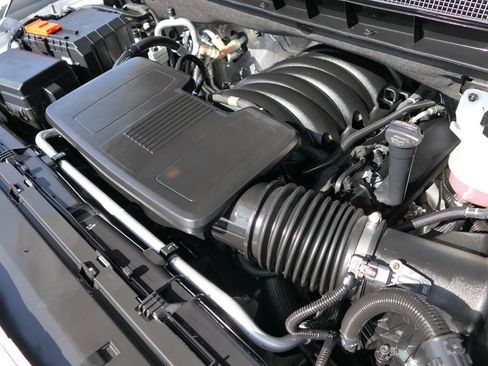 Used 2024 Chevrolet Suburban LT image 29