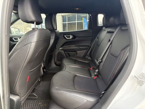 Used 2025 Jeep Compass Trailhawk image 23