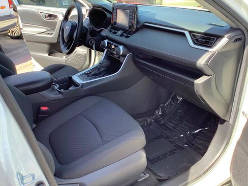Used 2021 Toyota RAV4 LE AWD/4WD image 35