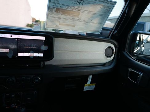 New 2026 Jeep Gladiator Sport image 24