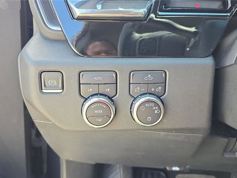 Used 2023 GMC Sierra 1500 SLE AWD/4WD image 25