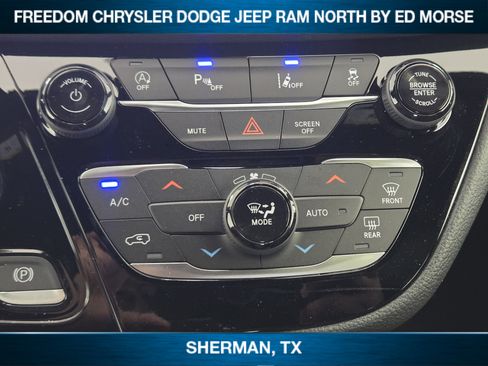 New 2026 Chrysler Pacifica Select image 13