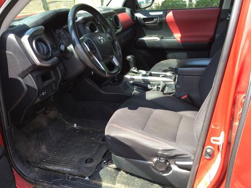 Used 2016 Toyota Tacoma SR5 w/ SR5 Appearance Package (SN) RWD image 4