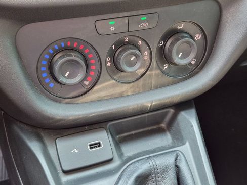 Used 2022 RAM ProMaster City Tradesman FWD image 18