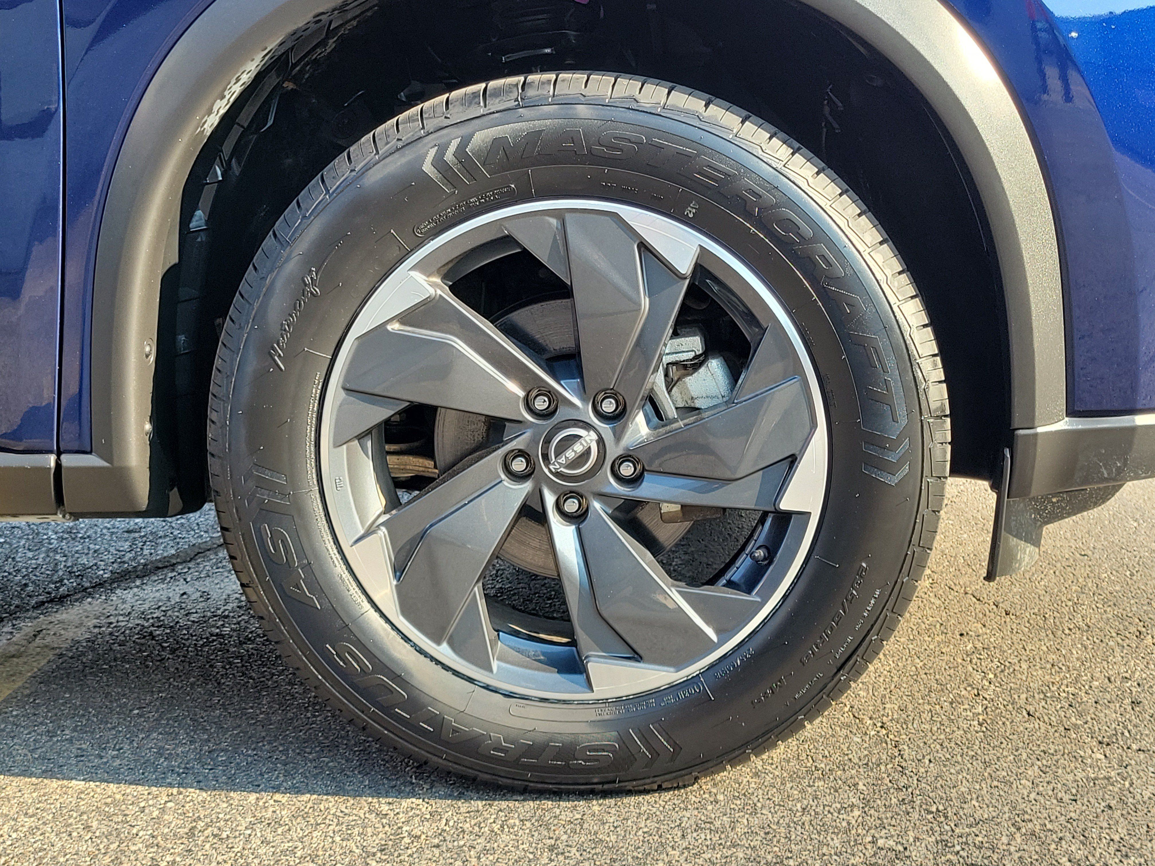 Used 2025 Nissan Rogue SV FWD image 5