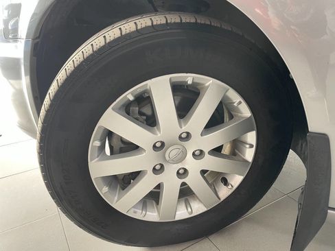 Used 2014 Chrysler Town & Country Touring image 12