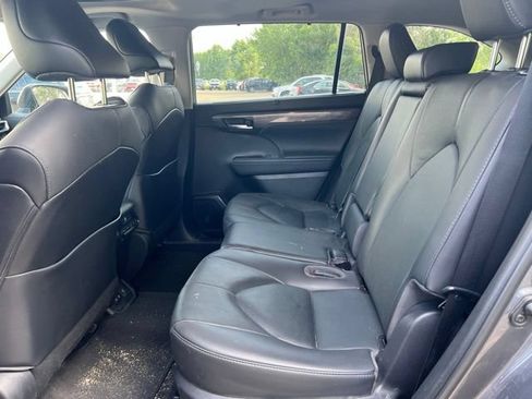 Used 2021 Toyota Highlander Limited AWD/4WD image 18
