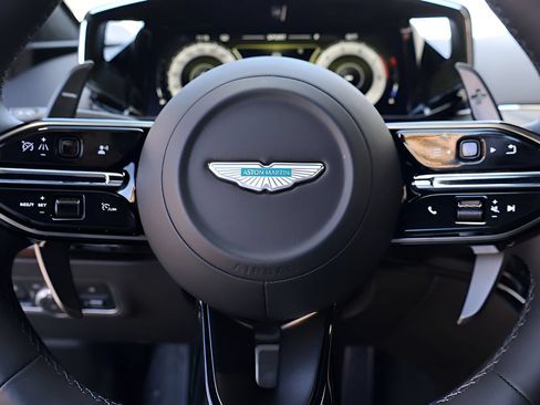 Used 2026 Aston Martin V8 Vantage Coupe RWD image 18