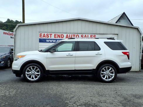 Used 2015 Ford Explorer XLT w/ Equipment Group 202A FWD image 2