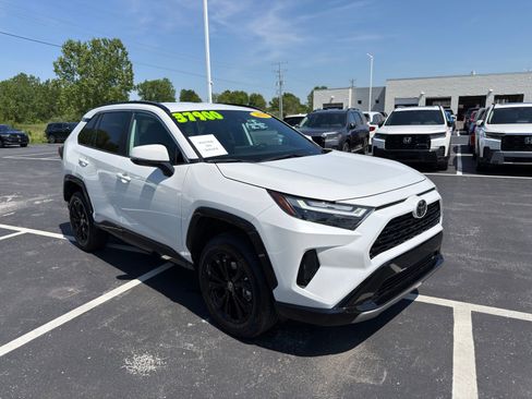 Used 2025 Toyota RAV4 SE AWD/4WD image 8