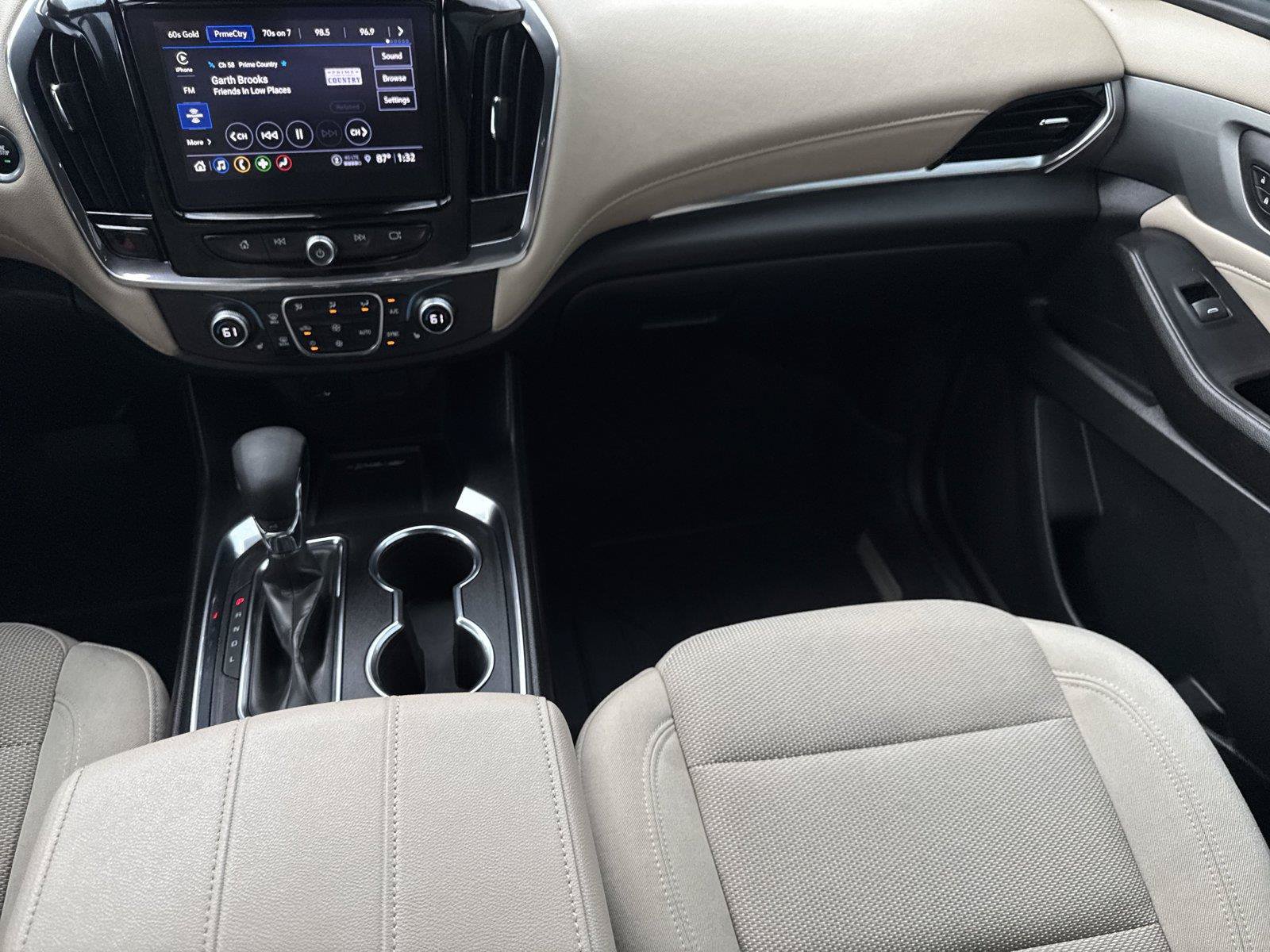 Used 2023 Chevrolet Traverse LT FWD image 16