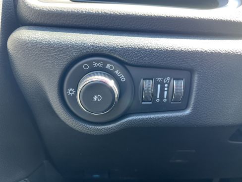 New 2026 Chrysler Pacifica Select FWD image 18