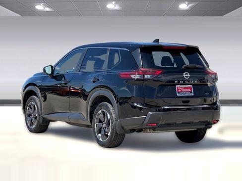 Used 2025 Nissan Rogue SV AWD/4WD image 3