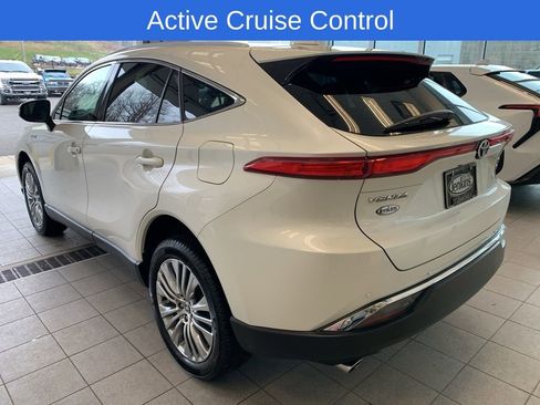 Used 2021 Toyota Venza XLE w/ Softex Package image 15