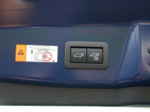 Used 2026 Toyota Prius Plug-In Hybrid FWD image 12