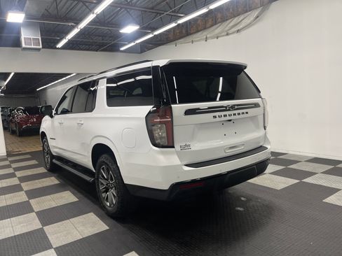 Used 2024 Chevrolet Suburban Z71 w/ Luxury Package image 2