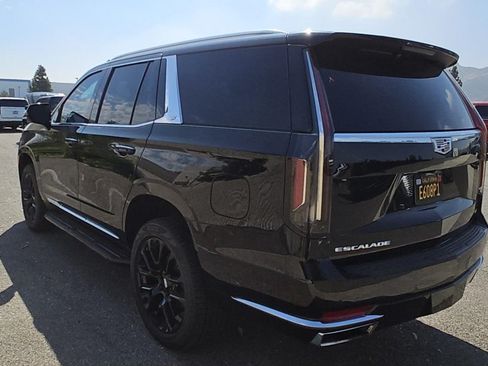 Used 2023 Cadillac Escalade Premium Luxury RWD image 3