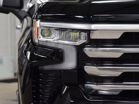 Used 2024 Chevrolet Silverado 1500 High Country w/ Technology Package image 12