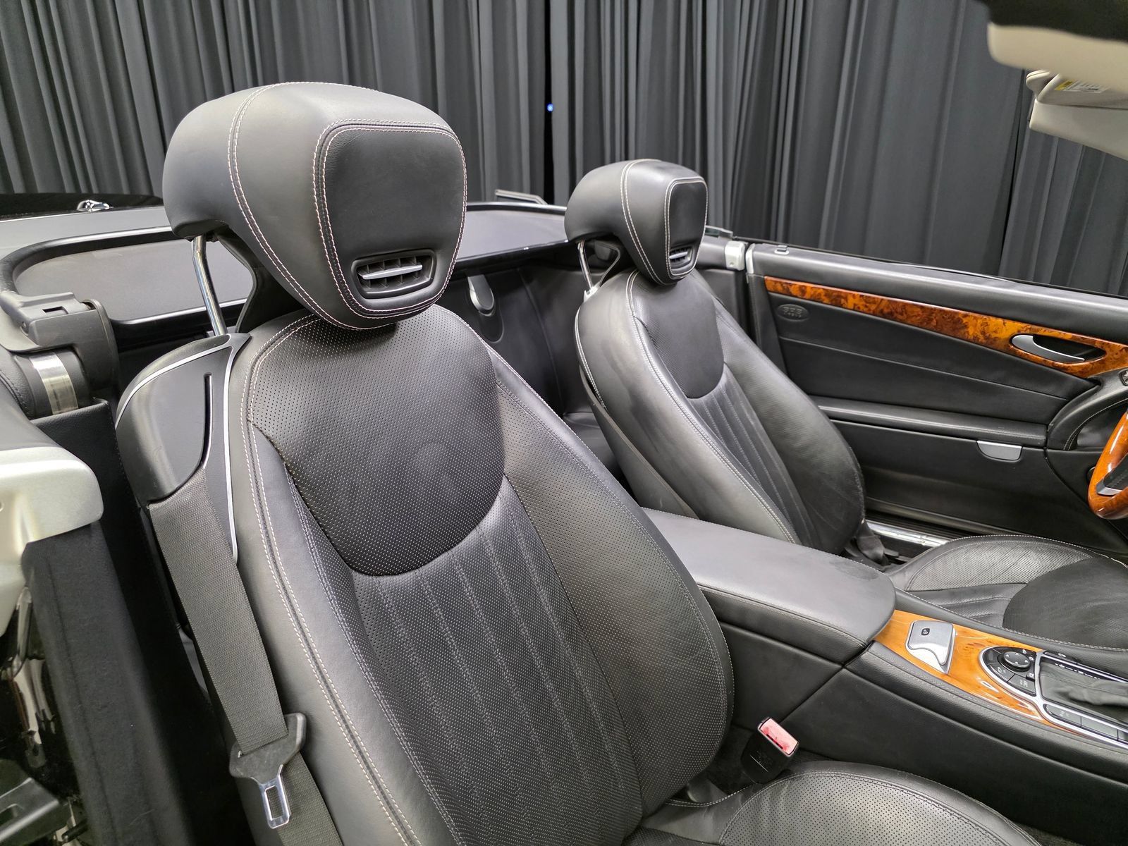 Used 2011 Mercedes-Benz SL 550 image 33