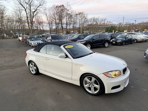 Used 2011 BMW 135i Convertible image 3