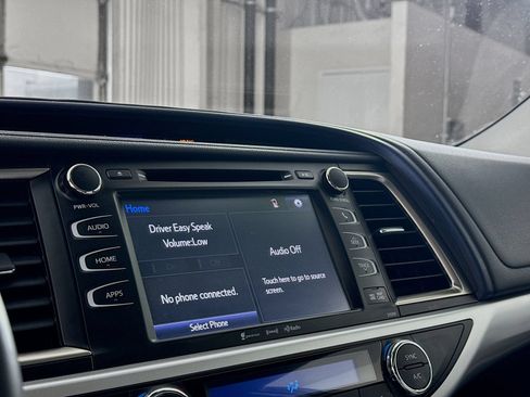 Used 2019 Toyota Highlander XLE AWD/4WD image 11