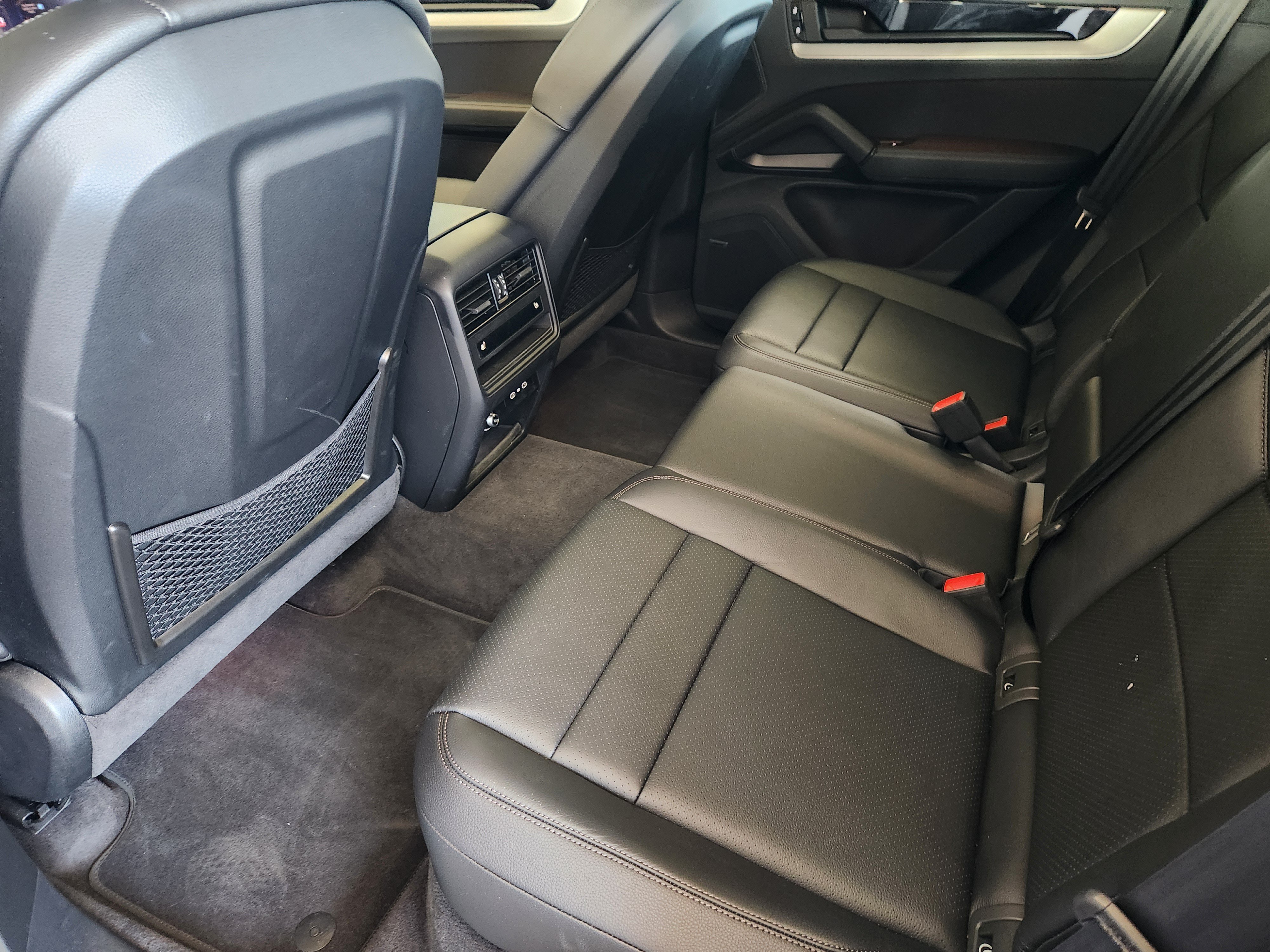 Certified 2026 Porsche Cayenne AWD/4WD image 32