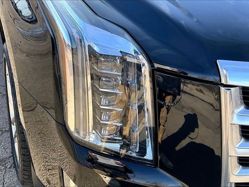 Used 2019 Cadillac Escalade Premium Luxury image 28
