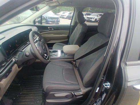 New 2026 Kia Carnival LX FWD image 11