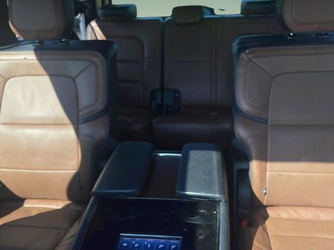 Used 2023 Lincoln Navigator Reserve AWD/4WD image 11