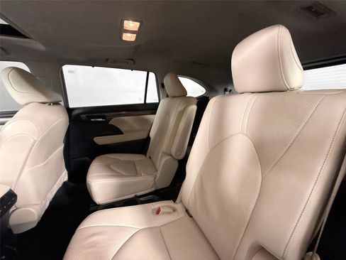 Used 2023 Toyota Highlander Limited image 29