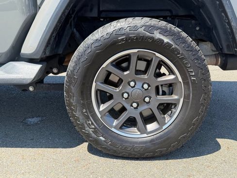Used 2020 Jeep Gladiator Overland AWD/4WD image 11