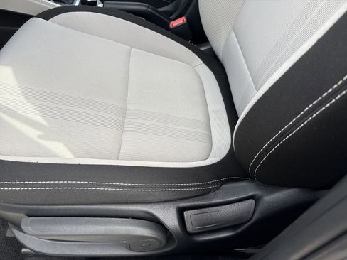 Certified 2025 Hyundai Venue SEL image 13