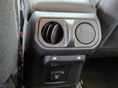 Used 2024 Jeep Wrangler Unlimited Sahara AWD/4WD image 13