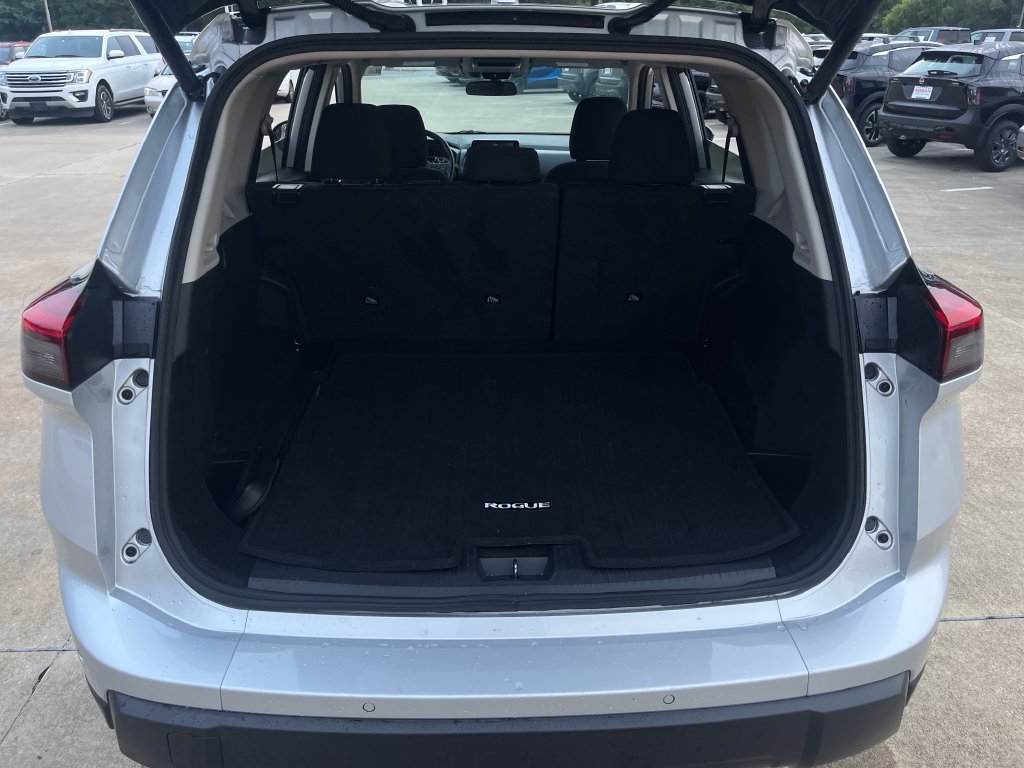 Used 2025 Nissan Rogue SV FWD image 26