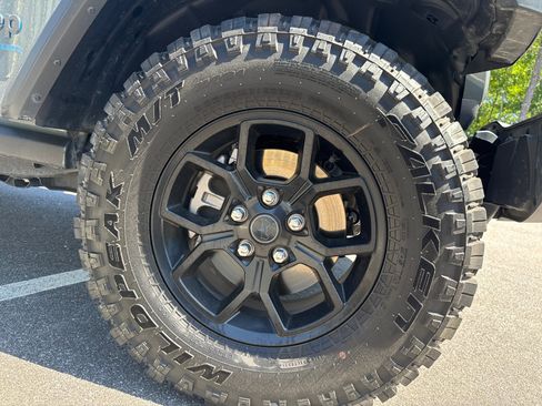 Used 2025 Jeep Wrangler Willys image 12