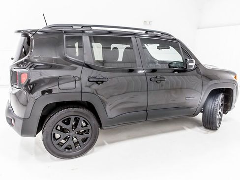 Used 2022 Jeep Renegade Altitude AWD/4WD image 8