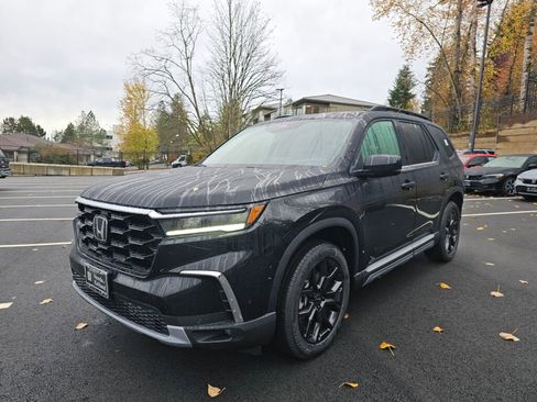 New 2025 Honda Pilot Touring image 4