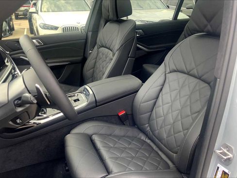 Used 2026 BMW X7 xDrive40i w/ M Sport Package image 9