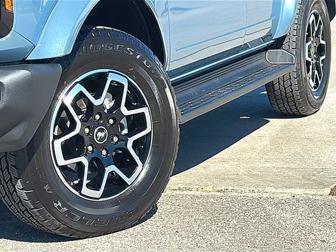 Used 2025 Ford Bronco Outer Banks AWD/4WD image 3