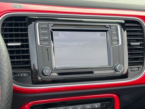 Used 2018 Volkswagen Beetle 2.0T S image 18