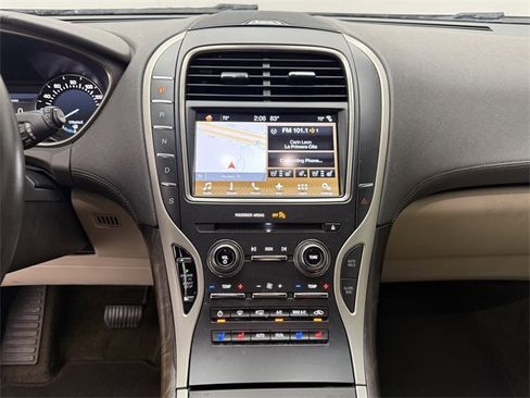 Used 2017 Lincoln MKX Reserve w/ Lincoln MKX Climate Package image 22