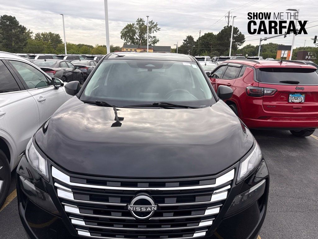 Used 2024 Nissan Rogue S AWD/4WD image 1