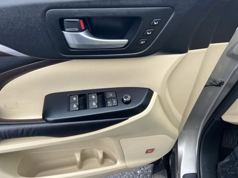 Used 2016 Toyota Highlander Limited image 15